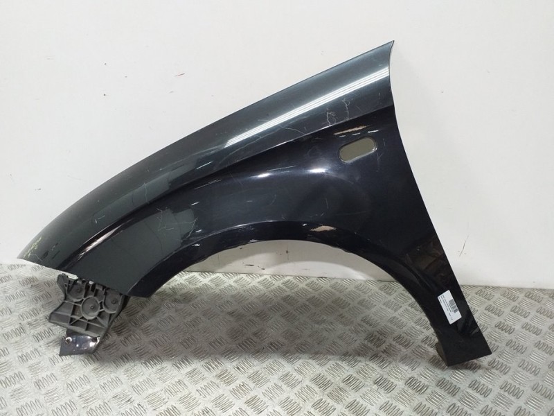 Recambio de aleta delantera izquierda para peugeot 407 st confort referencia OEM IAM  PLATA 