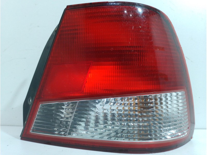 Recambio de piloto trasero derecho para hyundai accent (lc) gls referencia OEM IAM 9240225220  