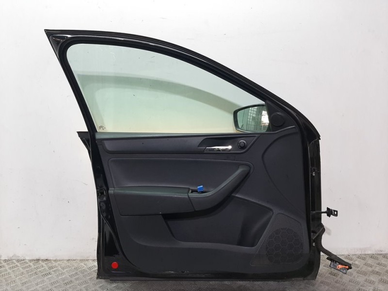 Recambio de puerta delantera izquierda para seat toledo (kg3) style referencia OEM IAM 5JA831051C AMARILLO 