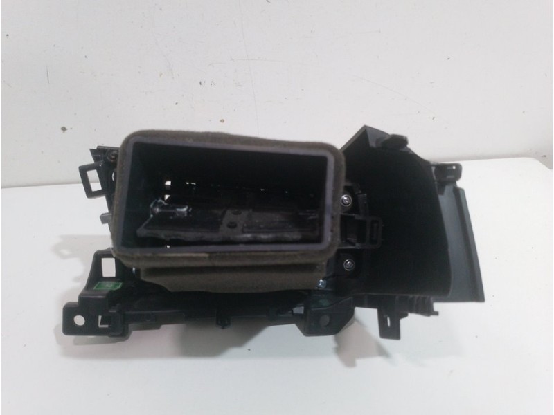 Recambio de rejilla aireadora para kia niro business referencia OEM IAM 84790G5000  