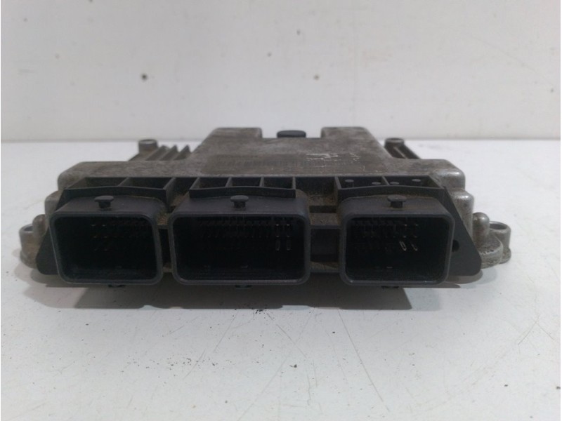 Recambio de centralita motor uce para nissan primera berlina (p12) acenta referencia OEM IAM 0281011646  