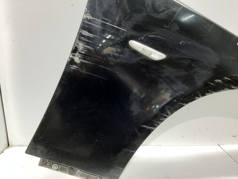 Recambio de aleta delantera derecha para bmw serie 5 berlina (e60) 525d referencia OEM IAM 41357111430 NEGRO 