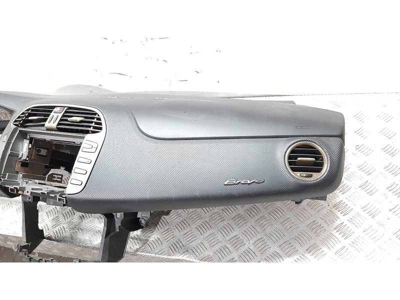 Recambio de salpicadero para fiat bravo (198) 1.4 16v t jet active referencia OEM IAM   