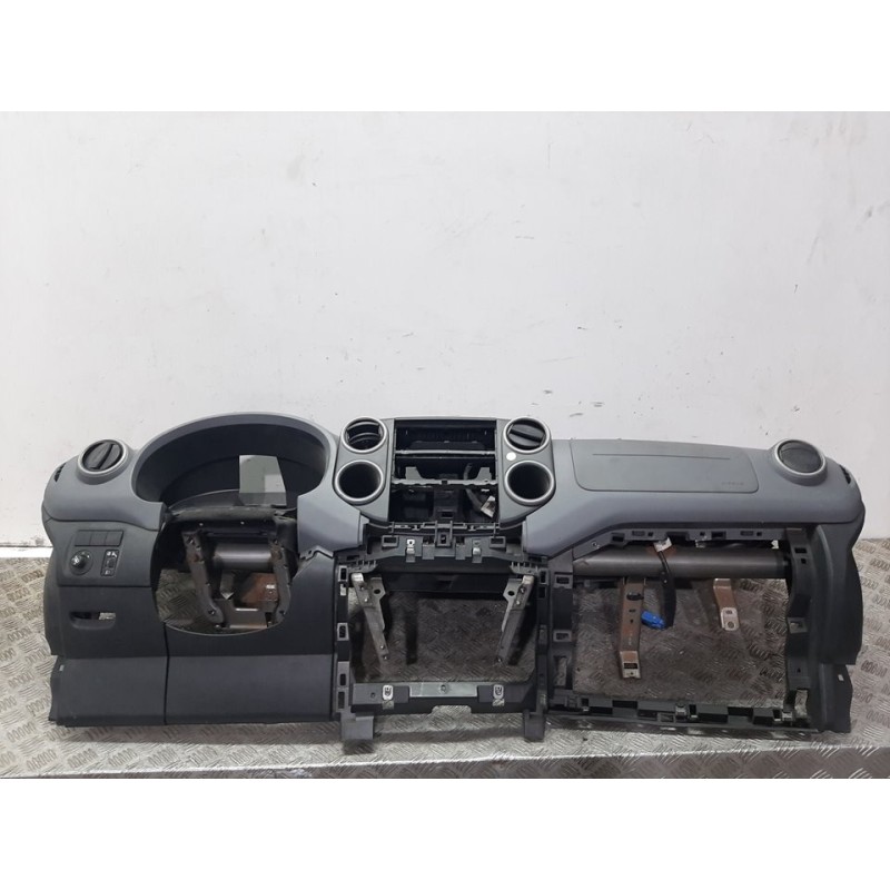 Recambio de salpicadero para citroën berlingo xtr 1,6 hdi 92 referencia OEM IAM 16139519ZD  