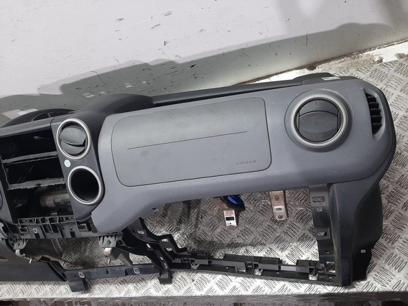 Recambio de salpicadero para citroën berlingo xtr 1,6 hdi 92 referencia OEM IAM 16139519ZD  