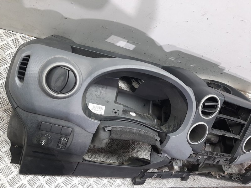 Recambio de salpicadero para citroën berlingo xtr 1,6 hdi 92 referencia OEM IAM 16139519ZD  