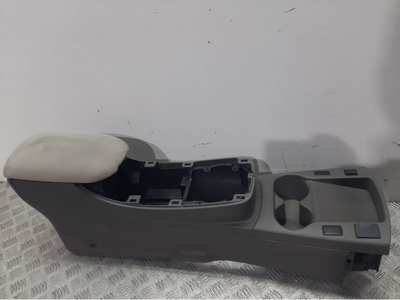 Recambio de apoyabrazos central para nissan leaf basis referencia OEM IAM   