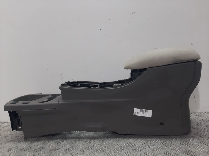 Recambio de apoyabrazos central para nissan leaf basis referencia OEM IAM   