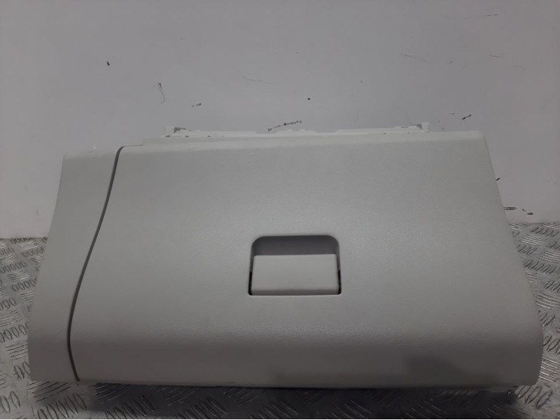 Recambio de guantera para nissan leaf basis referencia OEM IAM 685203ND0A  