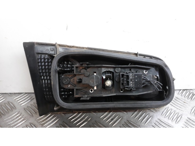 Recambio de piloto porton trasero derecho para renault laguna ii (bg0) authentique referencia OEM IAM 890262111  