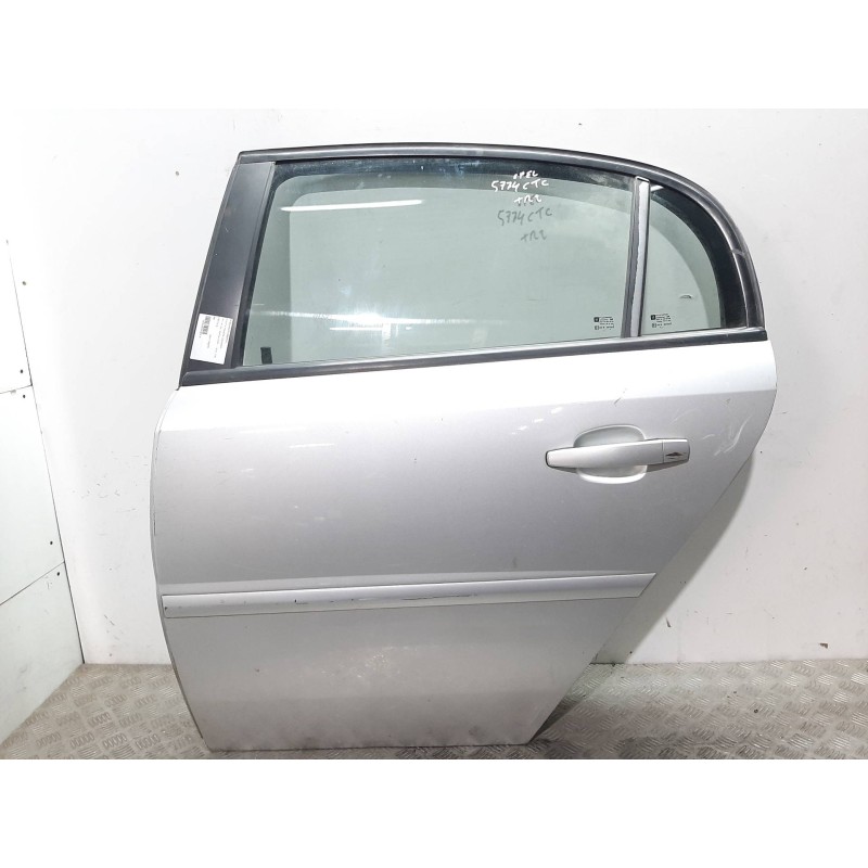 Recambio de puerta trasera izquierda para opel vectra c berlina comfort referencia OEM IAM  PLATA 