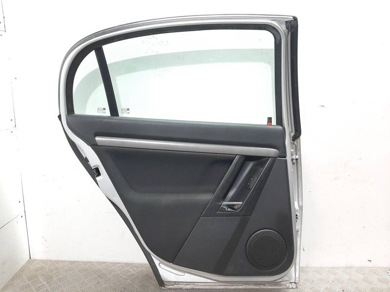 Recambio de puerta trasera izquierda para opel vectra c berlina comfort referencia OEM IAM  PLATA 
