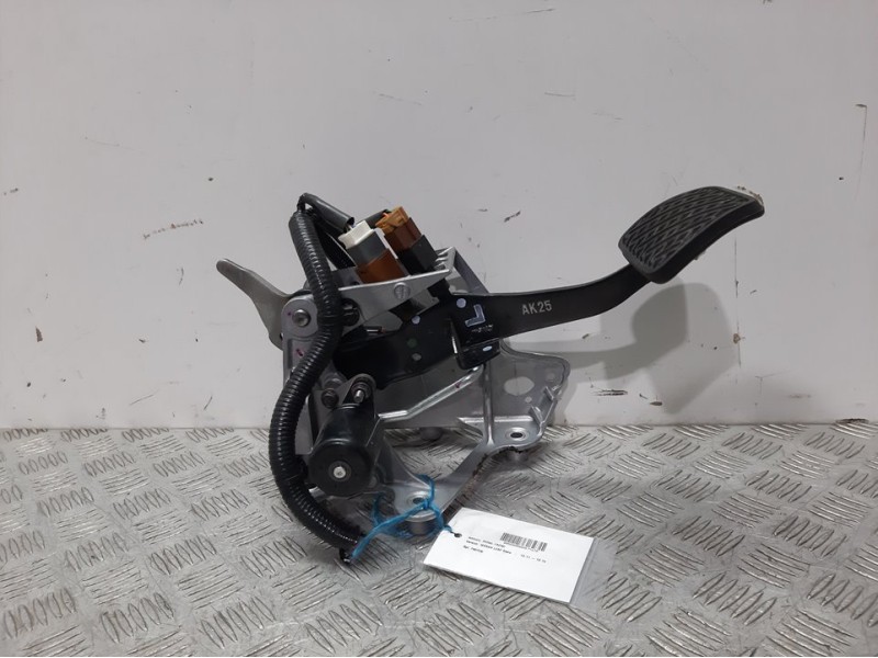 Recambio de pedal freno para nissan leaf basis referencia OEM IAM   