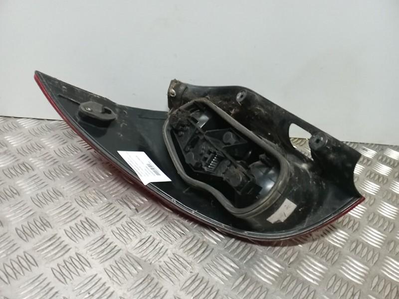 Recambio de piloto trasero derecho para renault laguna ii grandtour (kg0) initiale referencia OEM IAM 8200703489  