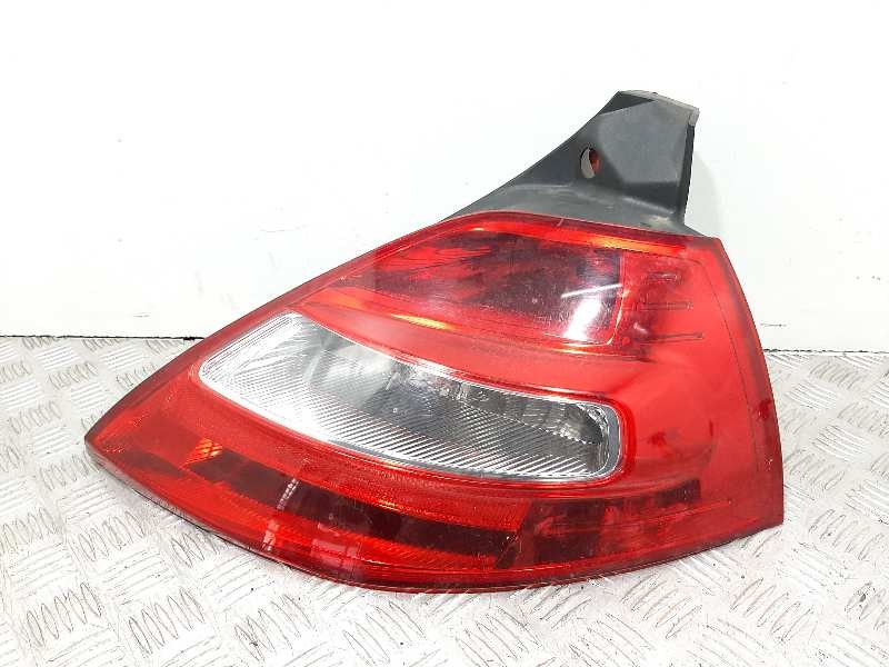 Recambio de piloto trasero derecho para renault megane ii berlina 3p emotion referencia OEM IAM 8200413216  