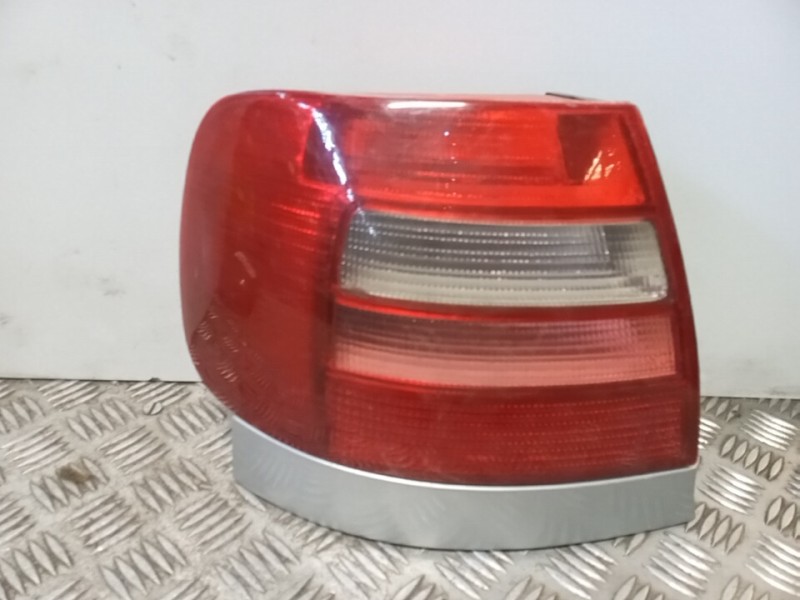 Recambio de piloto trasero izquierdo para audi a4 berlina (b5) 1.9 tdi referencia OEM IAM 8D0945111D  