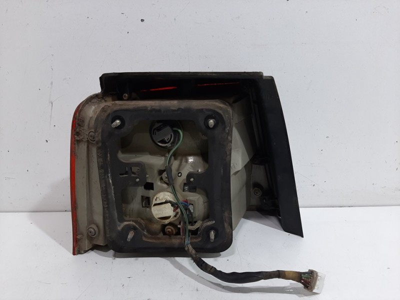 Recambio de piloto trasero derecho para kia carens 1.6 lx referencia OEM IAM   