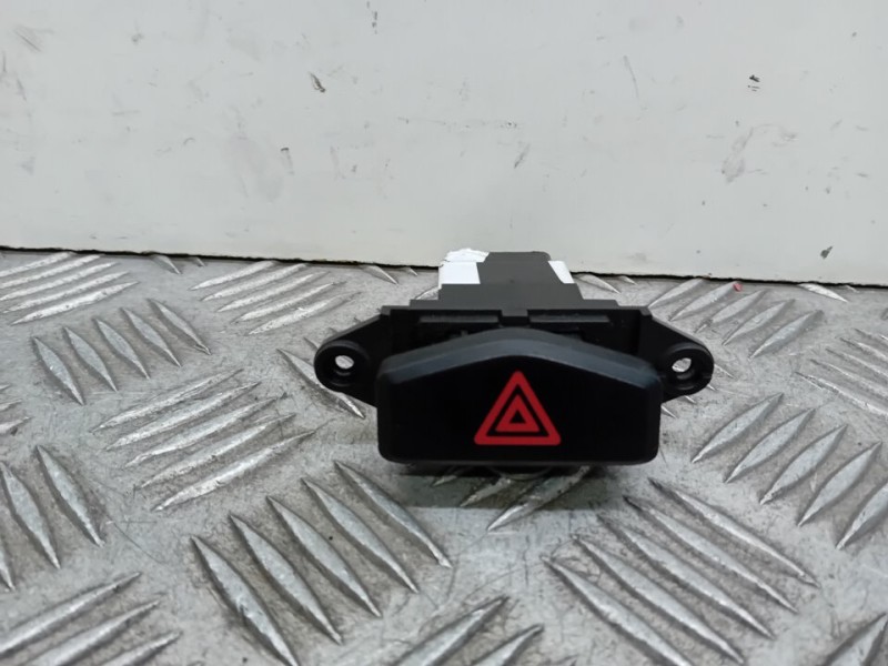 Recambio de warning para kia carens 1.6 lx referencia OEM IAM 864W0140  