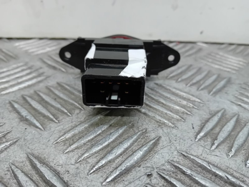 Recambio de warning para kia carens 1.6 lx referencia OEM IAM 864W0140  