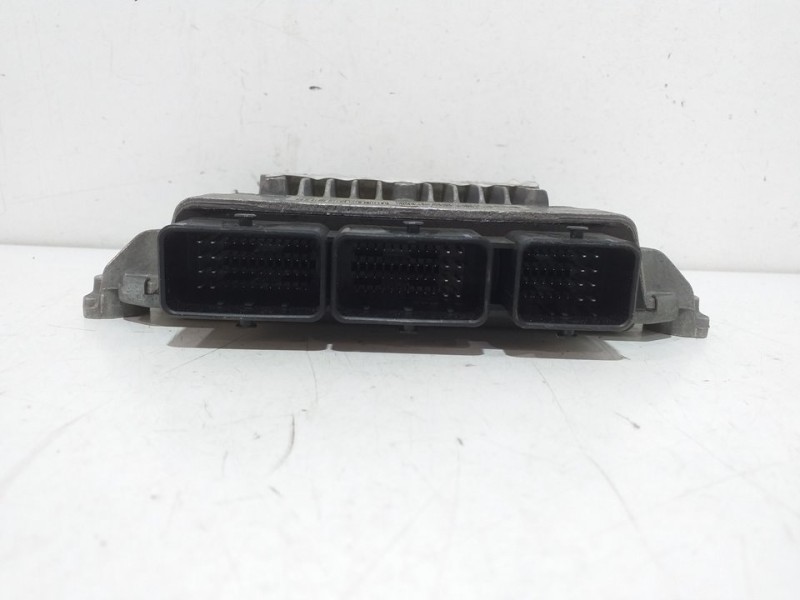 Recambio de centralita motor uce para citroën c4 berlina collection referencia OEM IAM 9662273380 5WS40341CT SIEMENS
