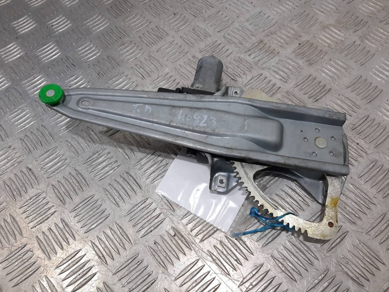 Recambio de elevalunas trasero derecho para toyota auris luna referencia OEM IAM 6983012420  