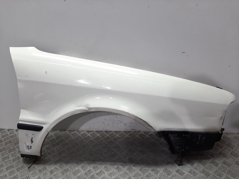 Recambio de aleta delantera derecha para audi 80 avant básico berlina referencia OEM IAM  BLANCO 
