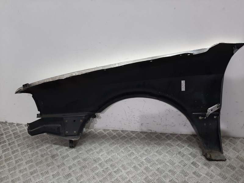 Recambio de aleta delantera derecha para audi 80 avant básico berlina referencia OEM IAM  BLANCO 