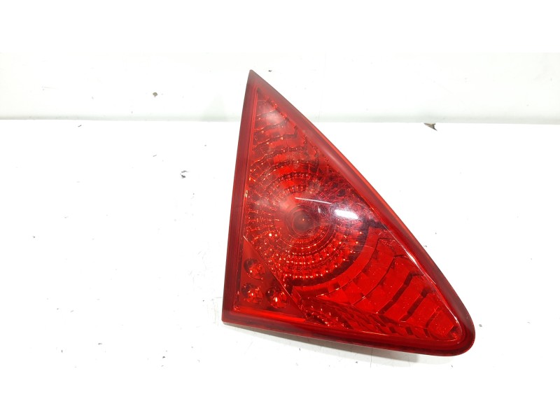 Recambio de piloto porton trasero izquierdo para peugeot 3008 confort referencia OEM IAM   