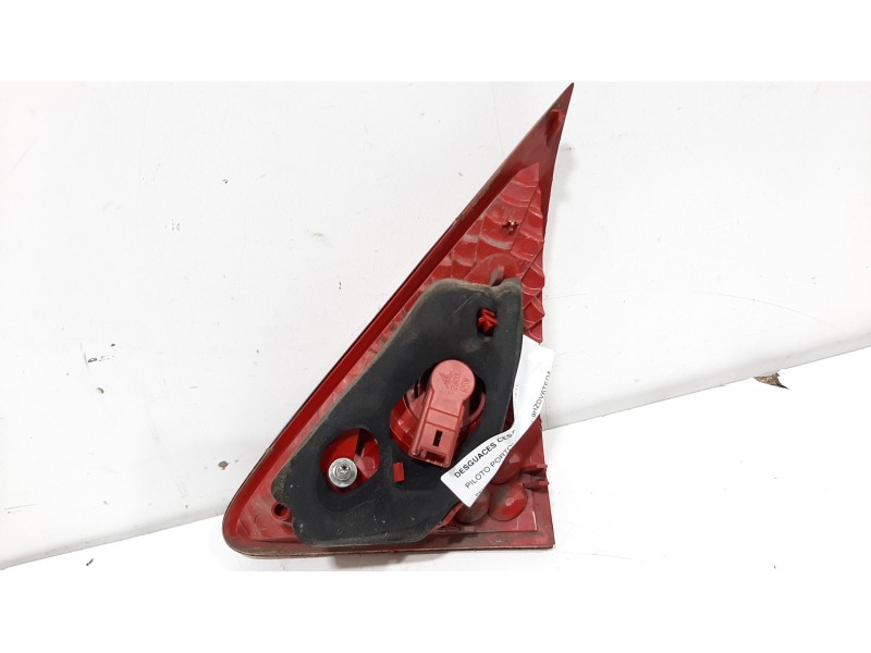 Recambio de piloto porton trasero izquierdo para peugeot 3008 confort referencia OEM IAM   