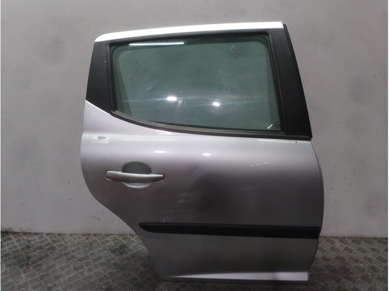 Recambio de puerta trasera derecha para peugeot 207 sw confort referencia OEM IAM 9008V5 PLATA 