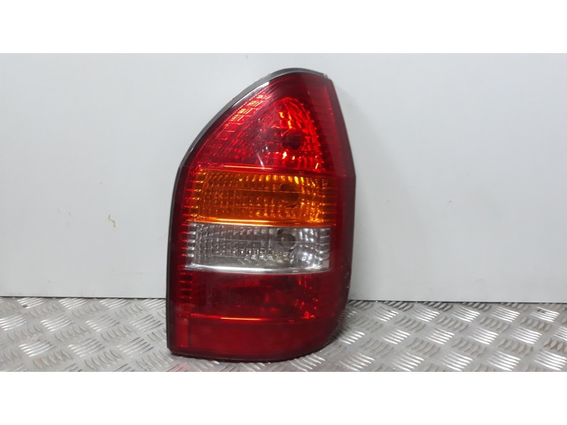 Recambio de piloto trasero derecho para opel zafira a elegance referencia OEM IAM   