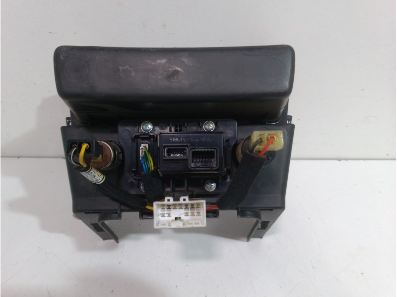 Recambio de cenicero para hyundai kona essence 2wd referencia OEM IAM 84681J9250  