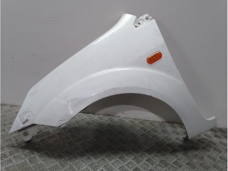 Recambio de aleta delantera izquierda para ford fiesta (cb1) ambiente referencia OEM IAM 1777181 BLANCO 