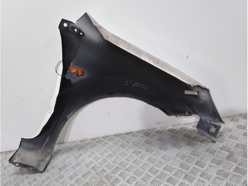 Recambio de aleta delantera izquierda para ford fiesta (cb1) ambiente referencia OEM IAM 1777181 BLANCO 