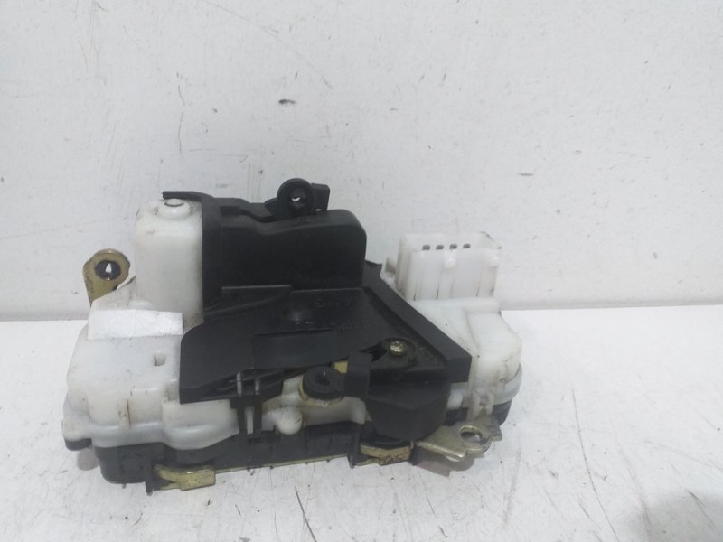 Recambio de cerradura puerta delantera izquierda para peugeot 406 coupe (s1/s2) 2.2 chess referencia OEM IAM   