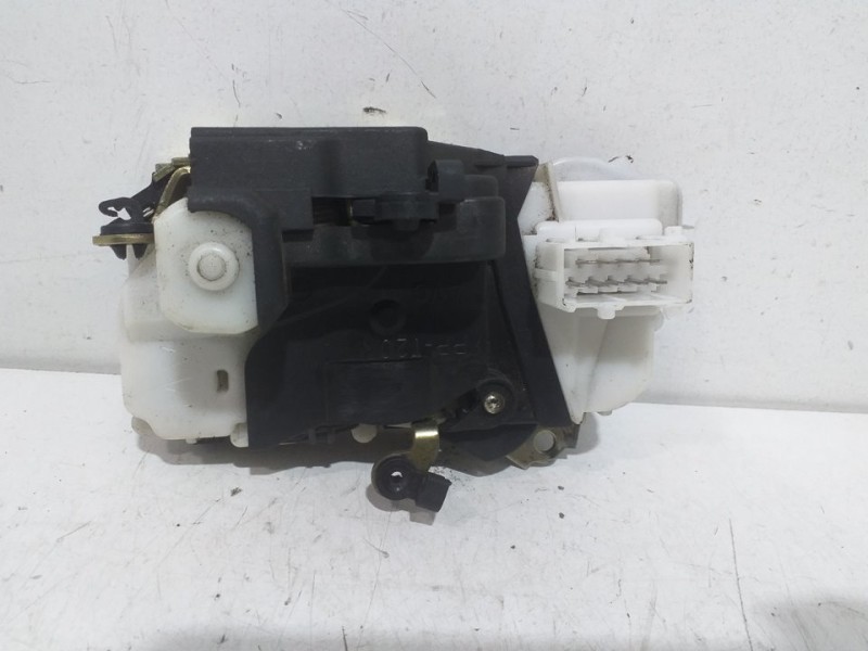 Recambio de cerradura puerta delantera izquierda para peugeot 406 coupe (s1/s2) 2.2 chess referencia OEM IAM   