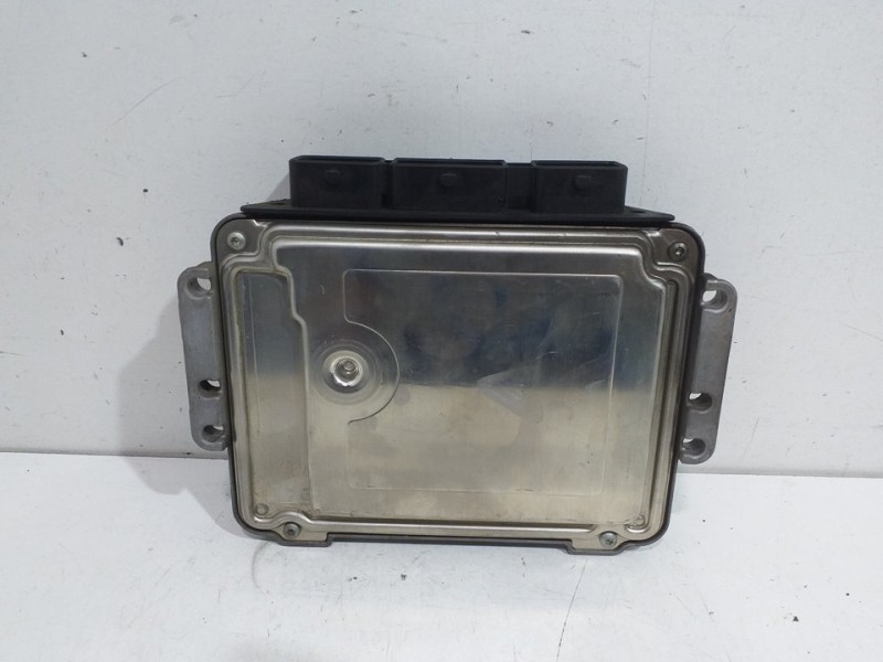 Recambio de centralita motor uce para renault scenic ii confort dynamique referencia OEM IAM 8200310863 0281011390 