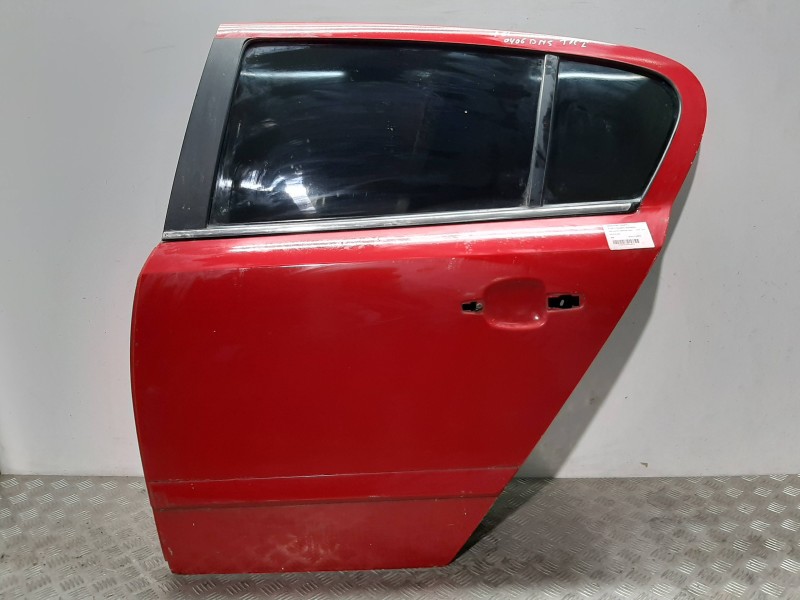 Recambio de puerta trasera izquierda para opel astra h berlina cosmo referencia OEM IAM  ROJO 