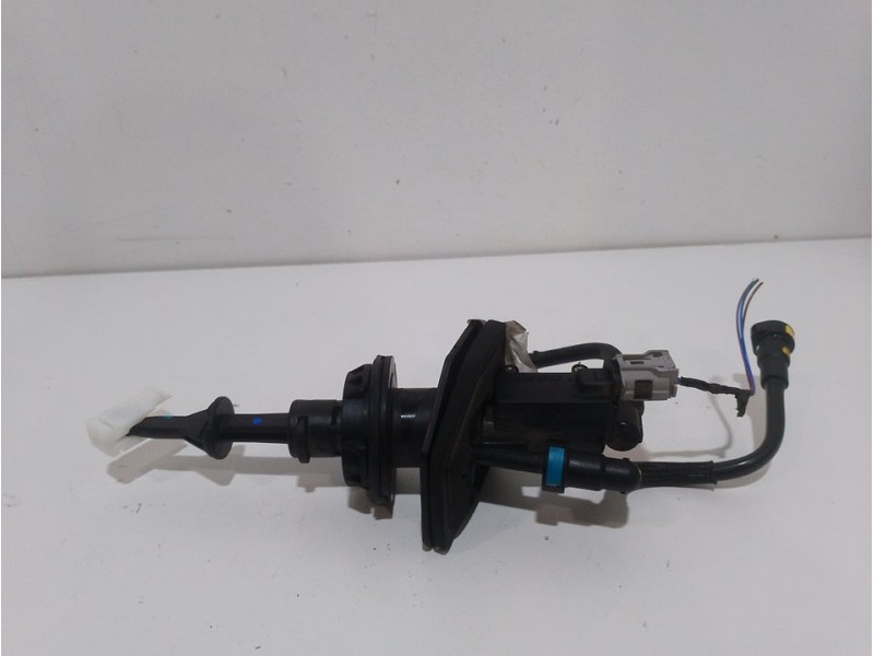 Recambio de bomba embrague para mazda cx-3 center-line referencia OEM IAM KD4341400B  