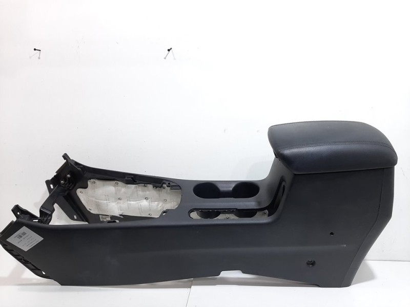 Recambio de apoyabrazos central para kia carens ( ) drive referencia OEM IAM 84610A4001  