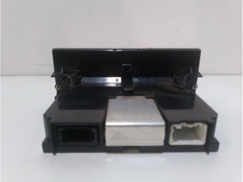 Recambio de pantalla multifuncion para volvo s40 berlina 2.0 d kinetic referencia OEM IAM 30679647  
