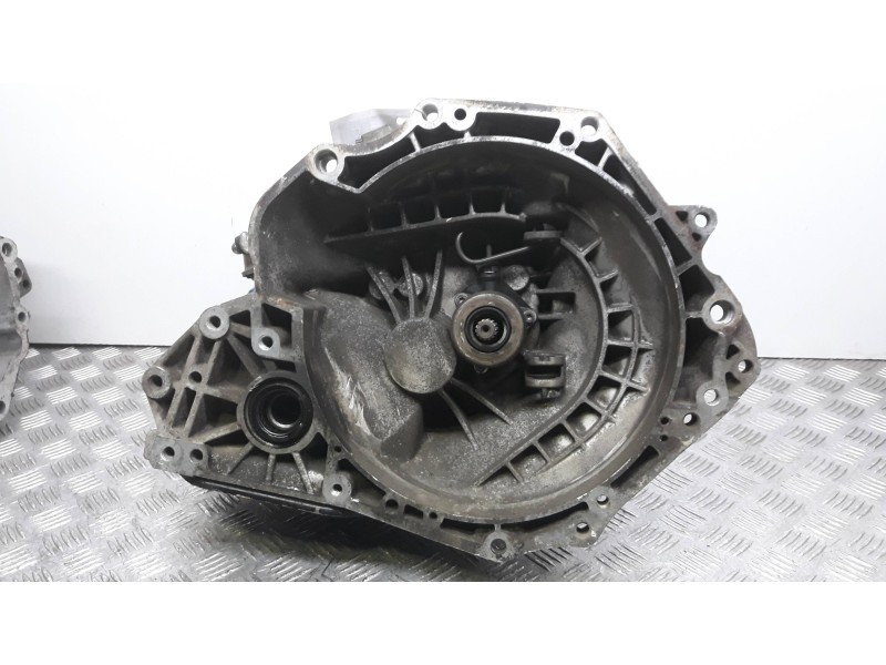 Recambio de caja cambios para opel corsa c essentia referencia OEM IAM B30051F130394  