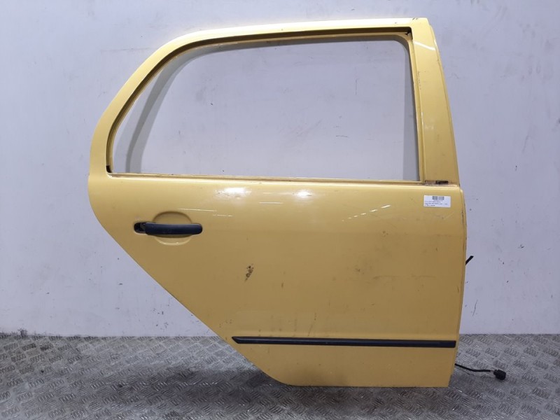 Recambio de puerta trasera derecha para skoda fabia (6y2/6y3) comfort referencia OEM IAM 6Y6833056 AMARILLO 