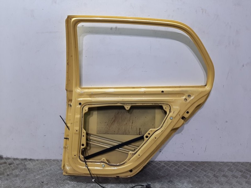 Recambio de puerta trasera derecha para skoda fabia (6y2/6y3) comfort referencia OEM IAM 6Y6833056 AMARILLO 