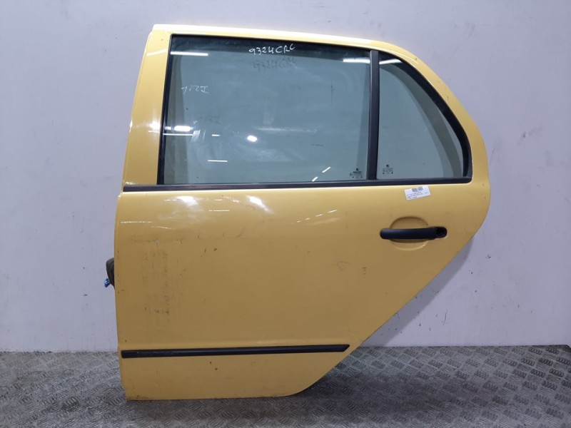 Recambio de puerta trasera izquierda para skoda fabia (6y2/6y3) comfort referencia OEM IAM 6Y6833055 AMARILLA 