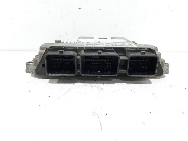 Recambio de centralita motor uce para citroën c4 berlina collection referencia OEM IAM 0281013332 9664257580 