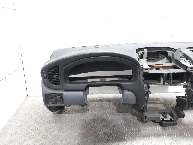 Recambio de salpicadero para nissan almera (n16/e) 1.5 16v cat referencia OEM IAM P22140  