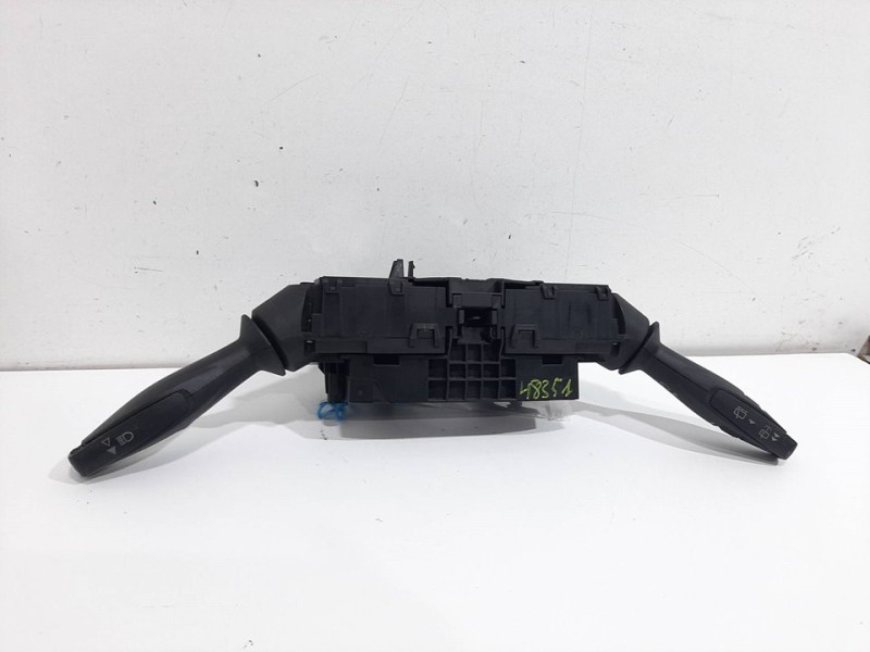 Recambio de mando multifuncion para ford fiesta (cb1) titanium referencia OEM IAM 8A6T13N064GE 30SLK0142662403 01031101348173