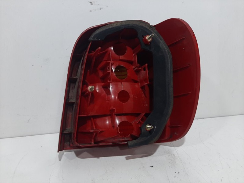 Recambio de piloto trasero izquierdo para volkswagen polo berlina (6n2) conceptline referencia OEM IAM 964077  