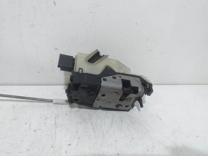 Recambio de cerradura puerta delantera derecha para citroën c4 berlina lx referencia OEM IAM 9685351480  